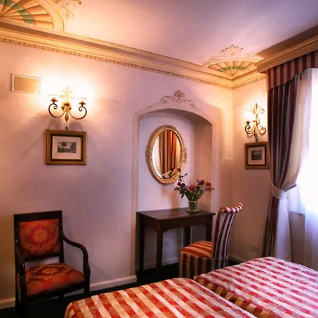 Relais Dell'orologio Hotel 4*